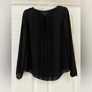 White House Black Market long sleeve pleated front blouse in black. Size 4.
